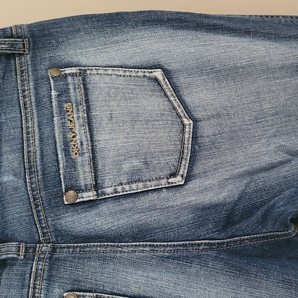 DKNY capris size 4 - Picture 3 of 4